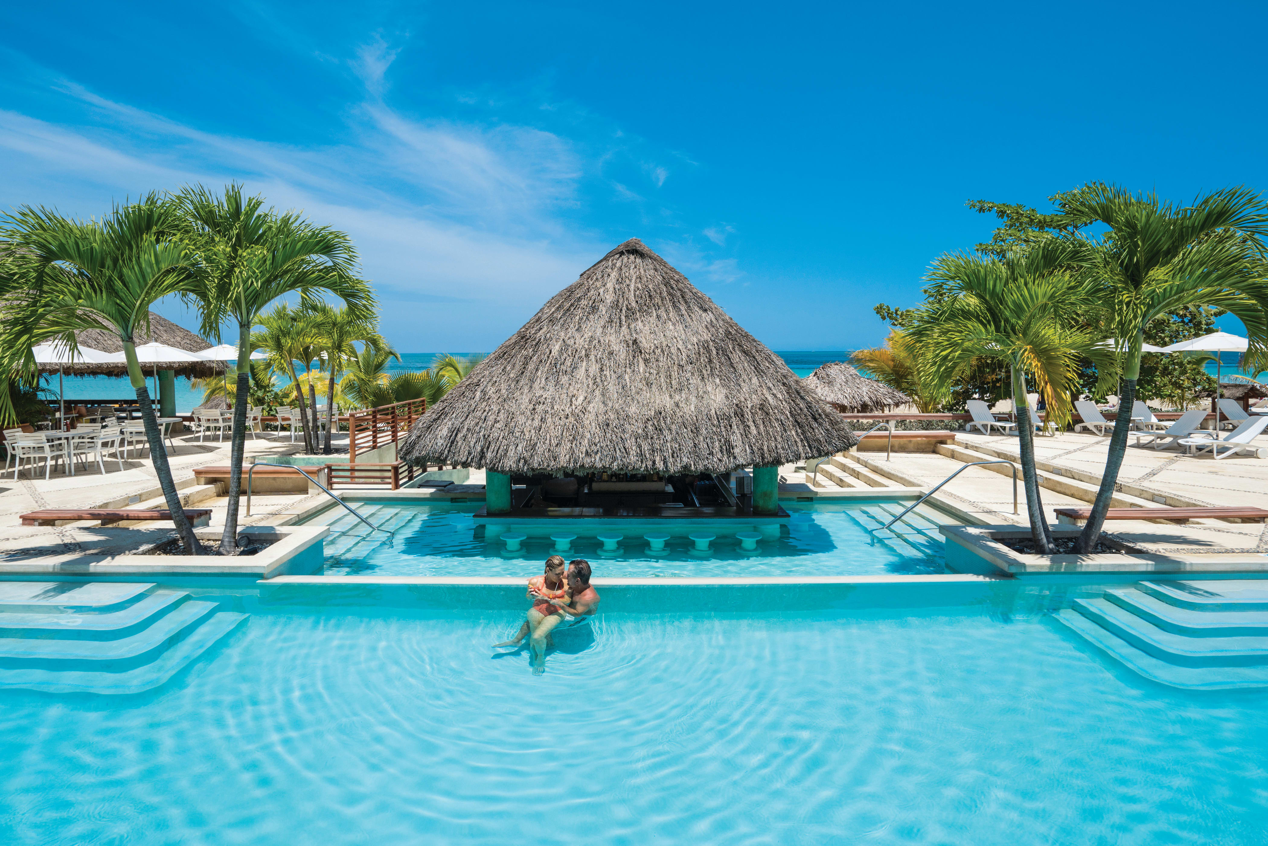 Couples Resorts | selloffvacations.com